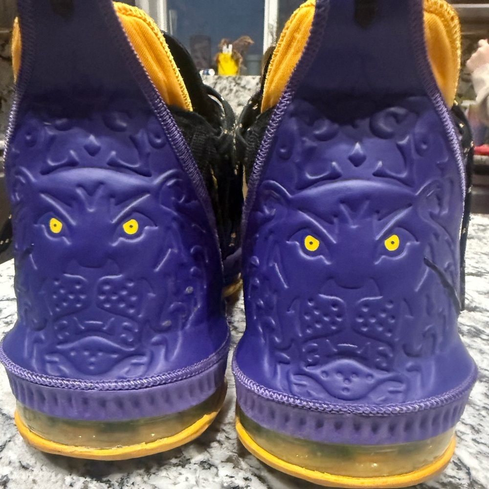 Nike LeBron 16